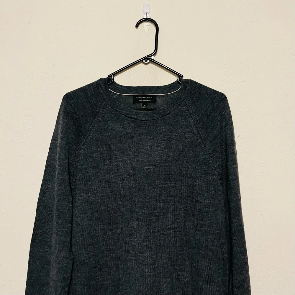 Banana Republic Crewneck Merino Wool Sweater Small Dark Gray Lightweight